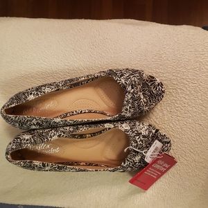 NWT dexflex comfort wedge shoes